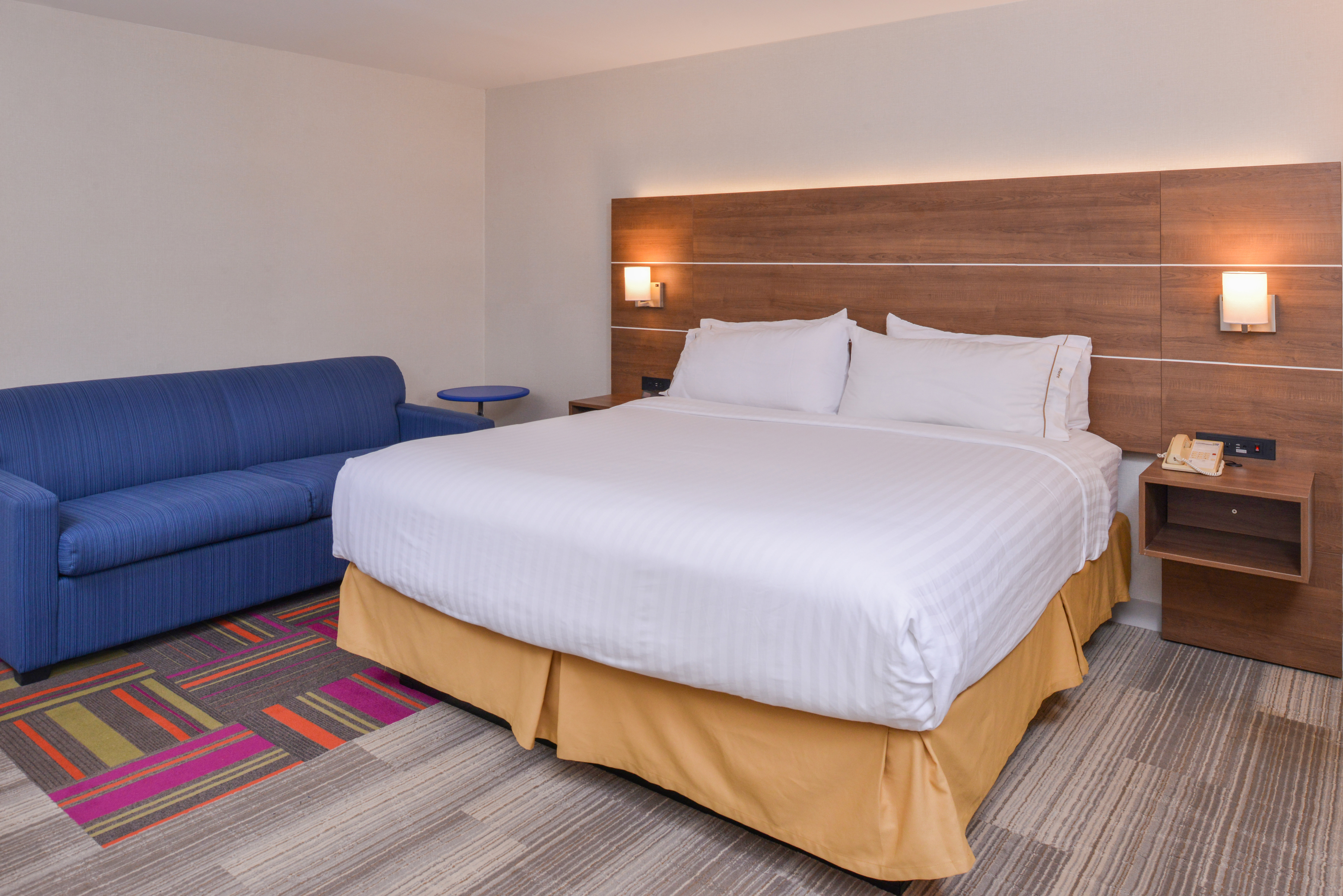 Holiday Inn Express Palm Desert 19/78