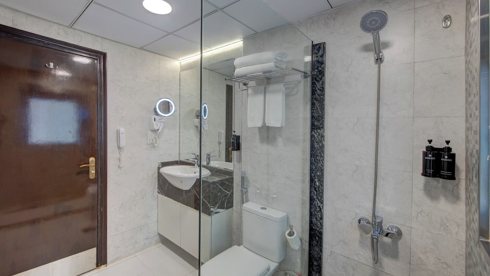 Vendome Plaza Hotel 61/62