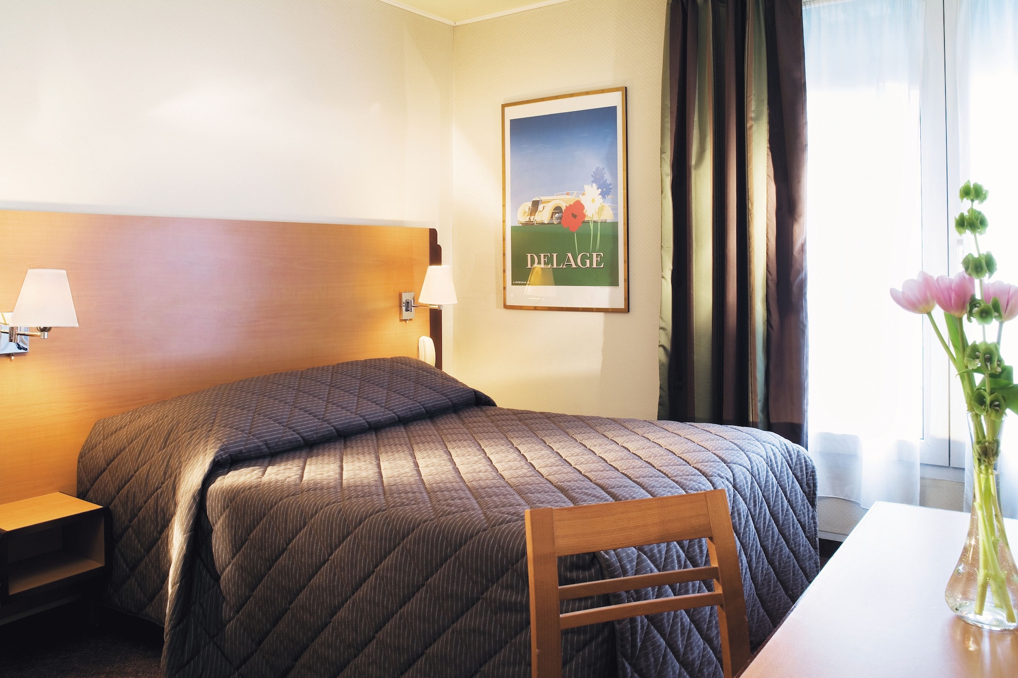 ROOM, SINGLE