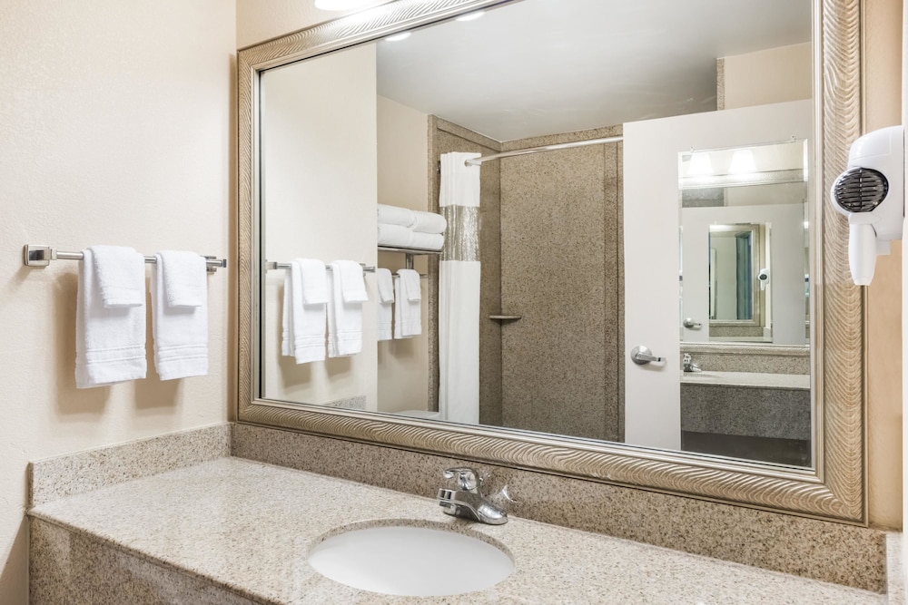 Ramada By Wyndham Harrisburg/Hershey Area 7/59