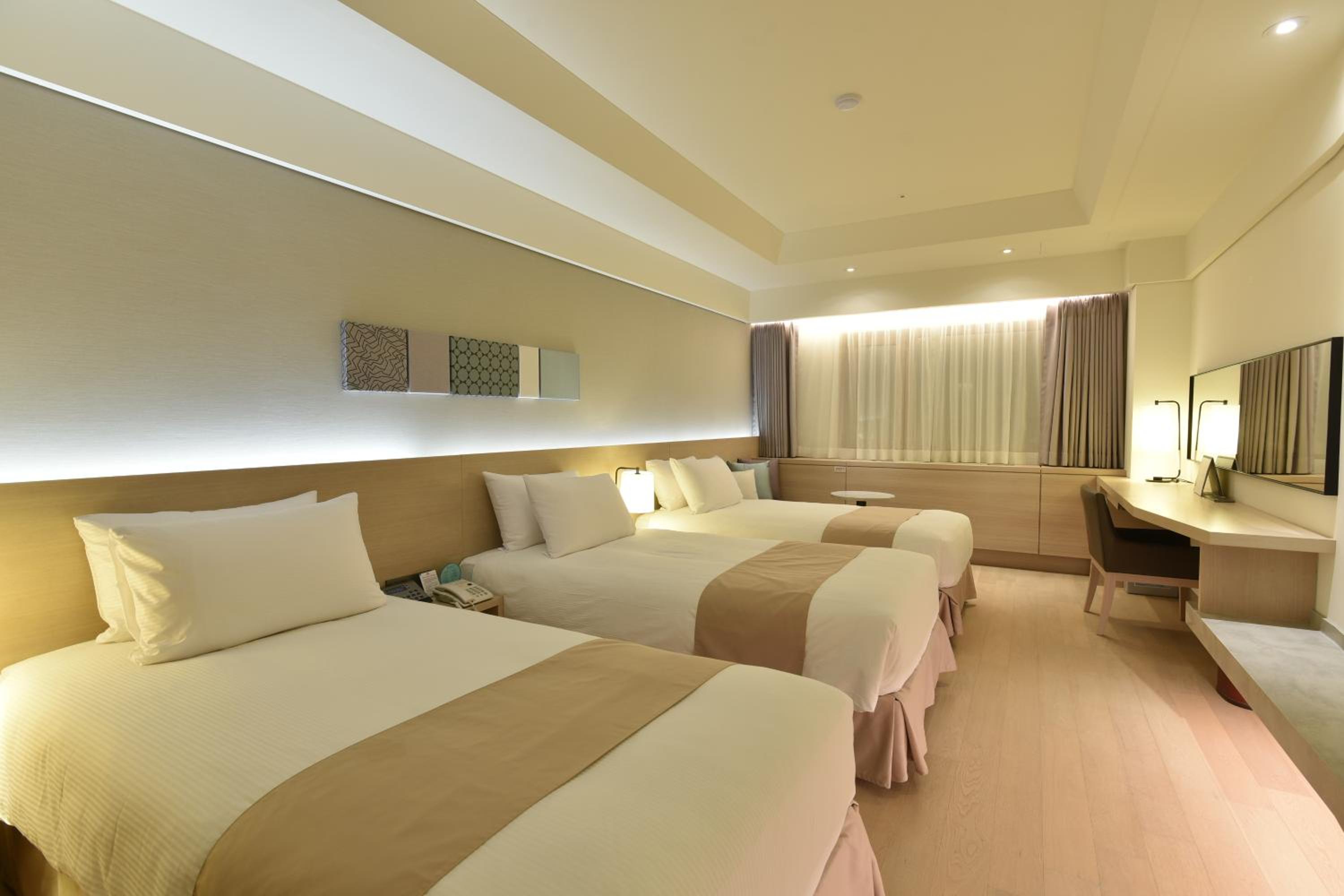 ROOM, TRIPLE