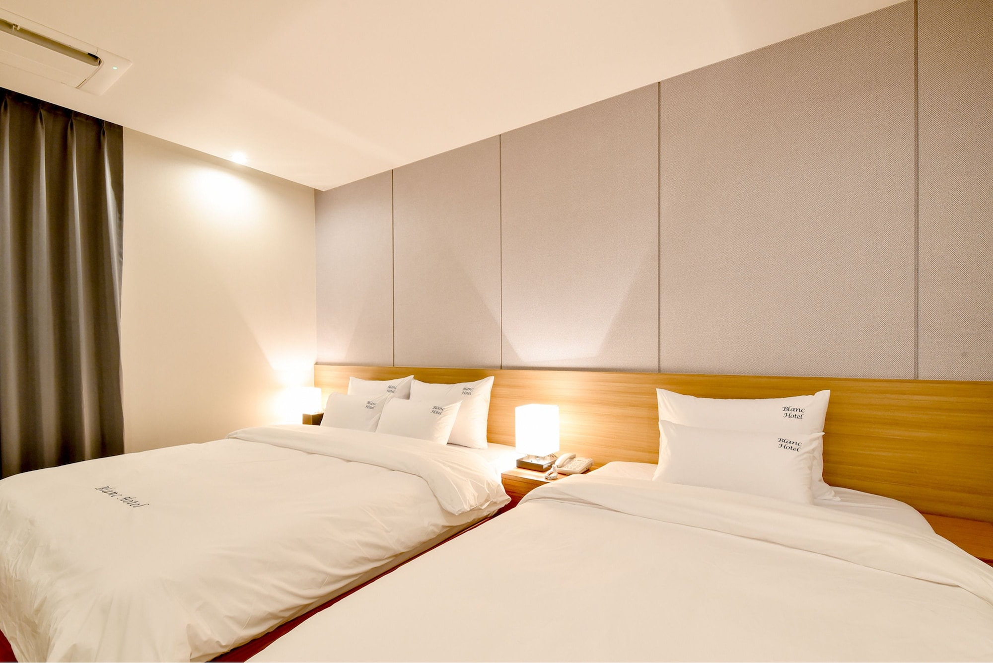 DELUXE, TWIN BEDS