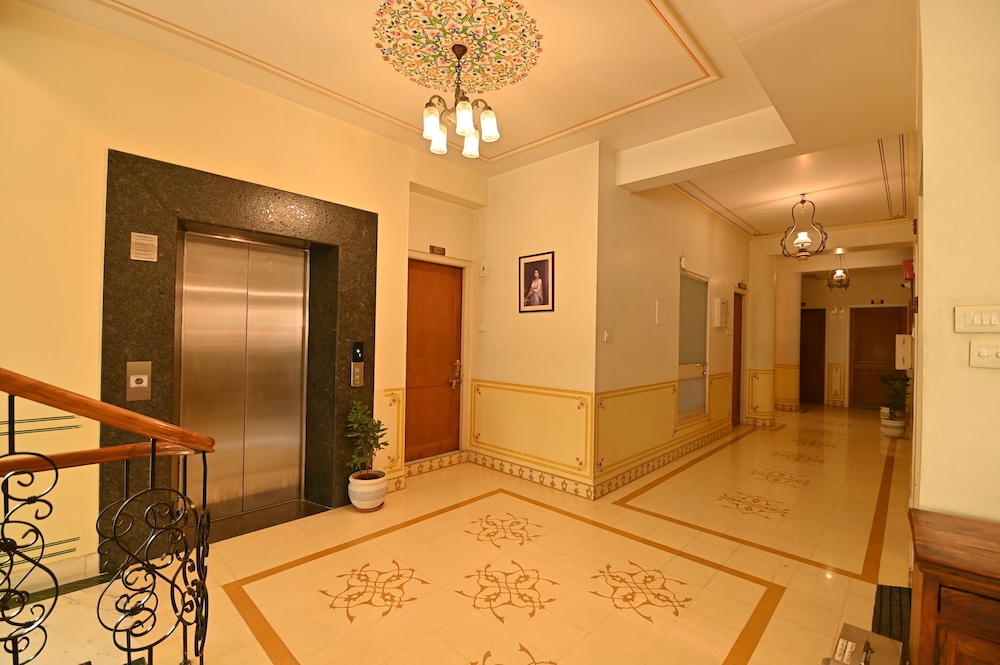 Om Niwas Suite Hotel 6/67