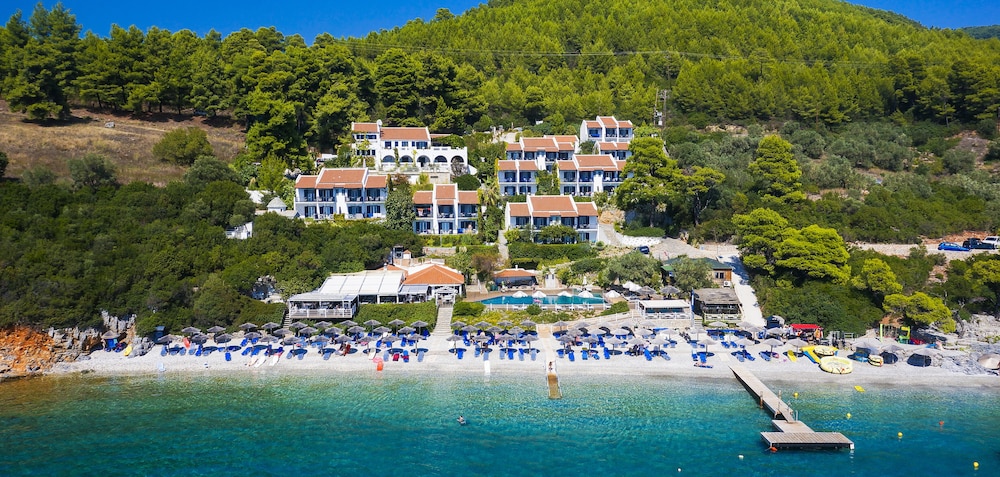 ADRINA BEACH 62/67