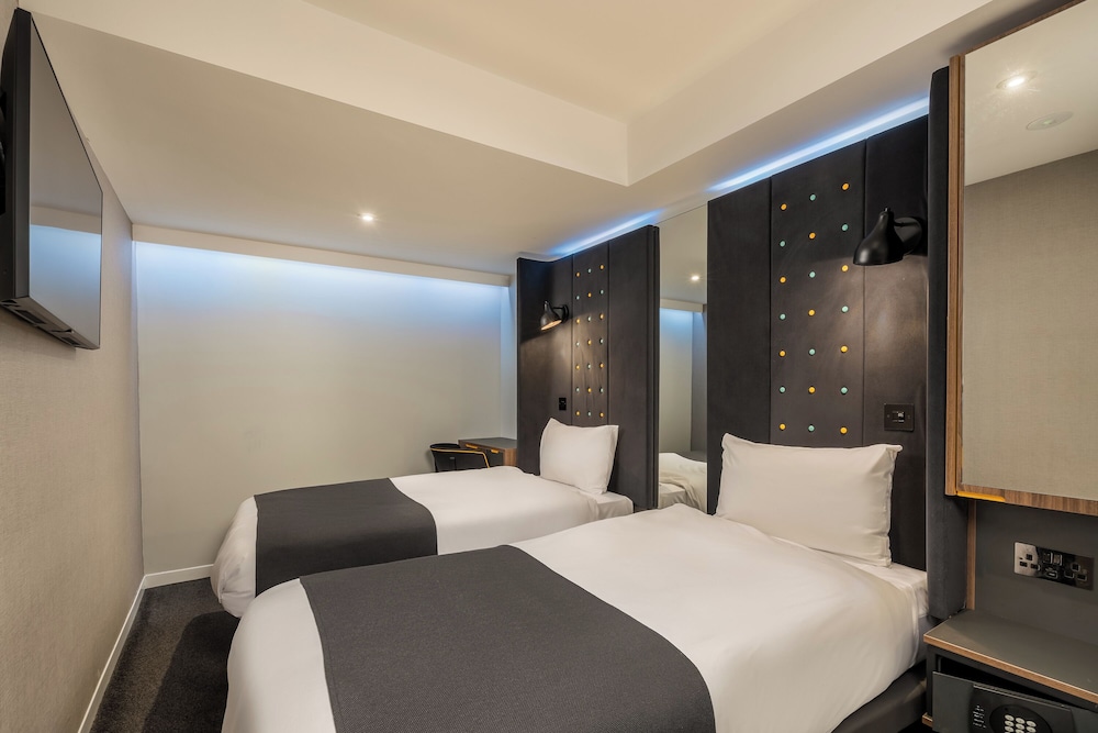 Cozy, Twin Beds, No Window