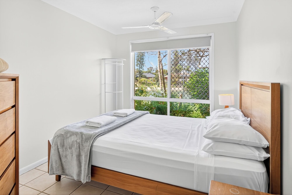4 BEDROOMS, TOWN HOUSE, WATER FRONT