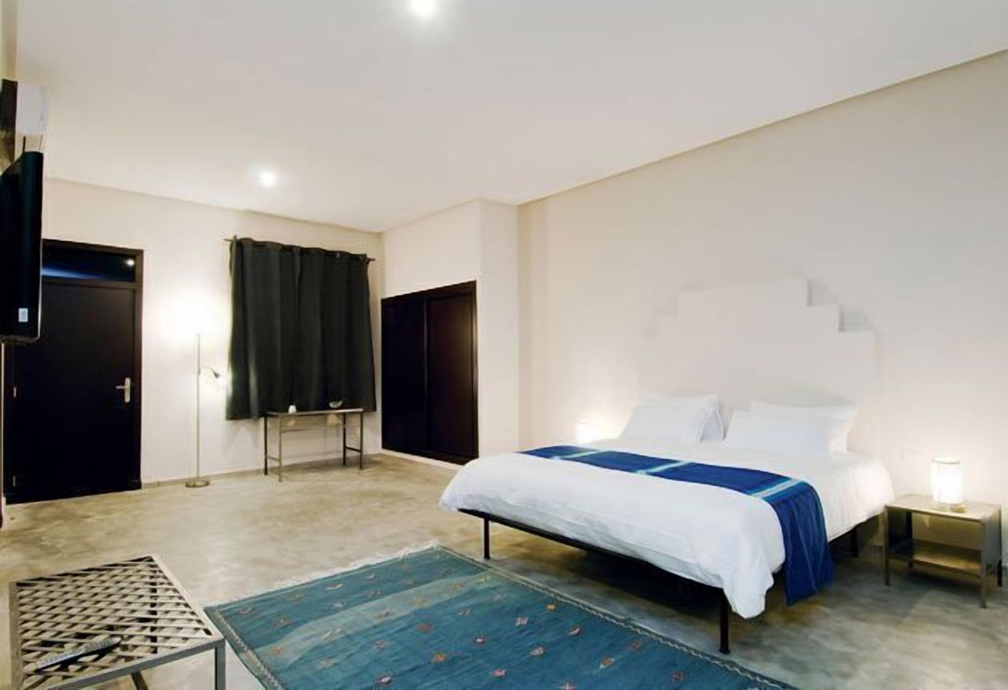 ROOM, TRIPLE