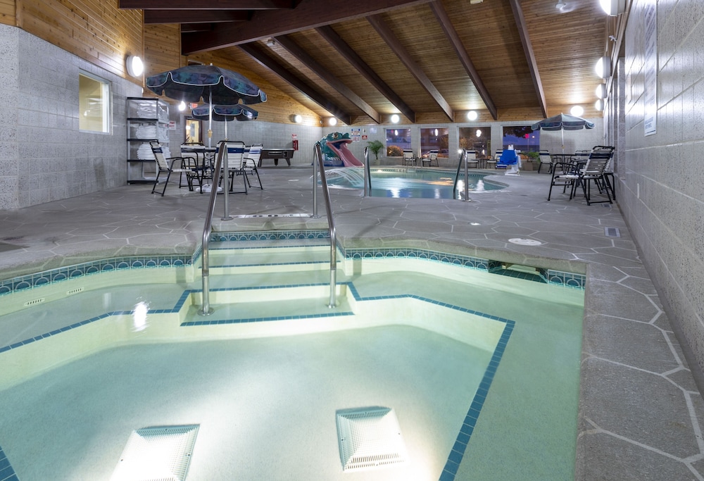 AmericInn by Wyndham Beaver Dam 32/60