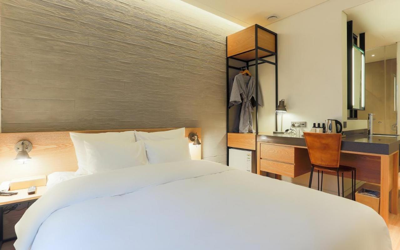 DELUXE, DOUBLE BED