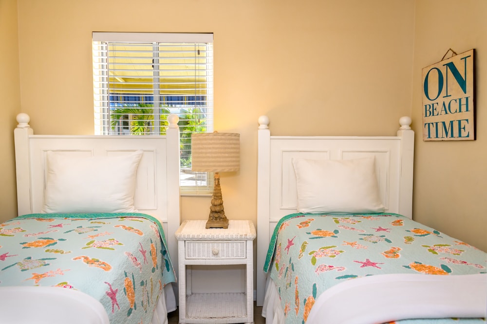 Cedar Cove Resort & Cottages 40/78