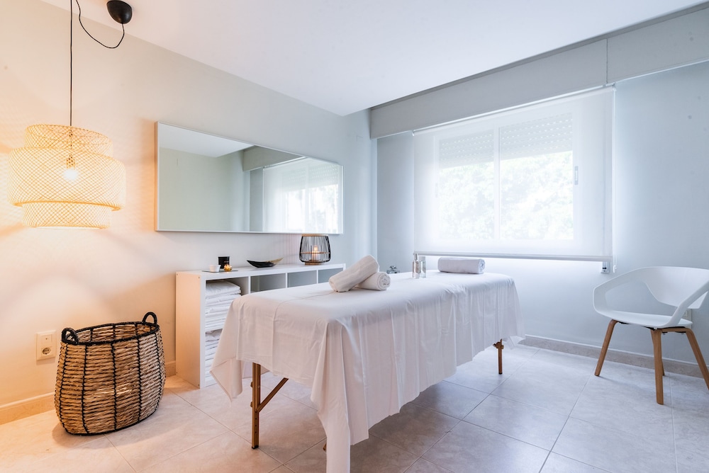 Tu and Me Resort - Adults Only 10/33