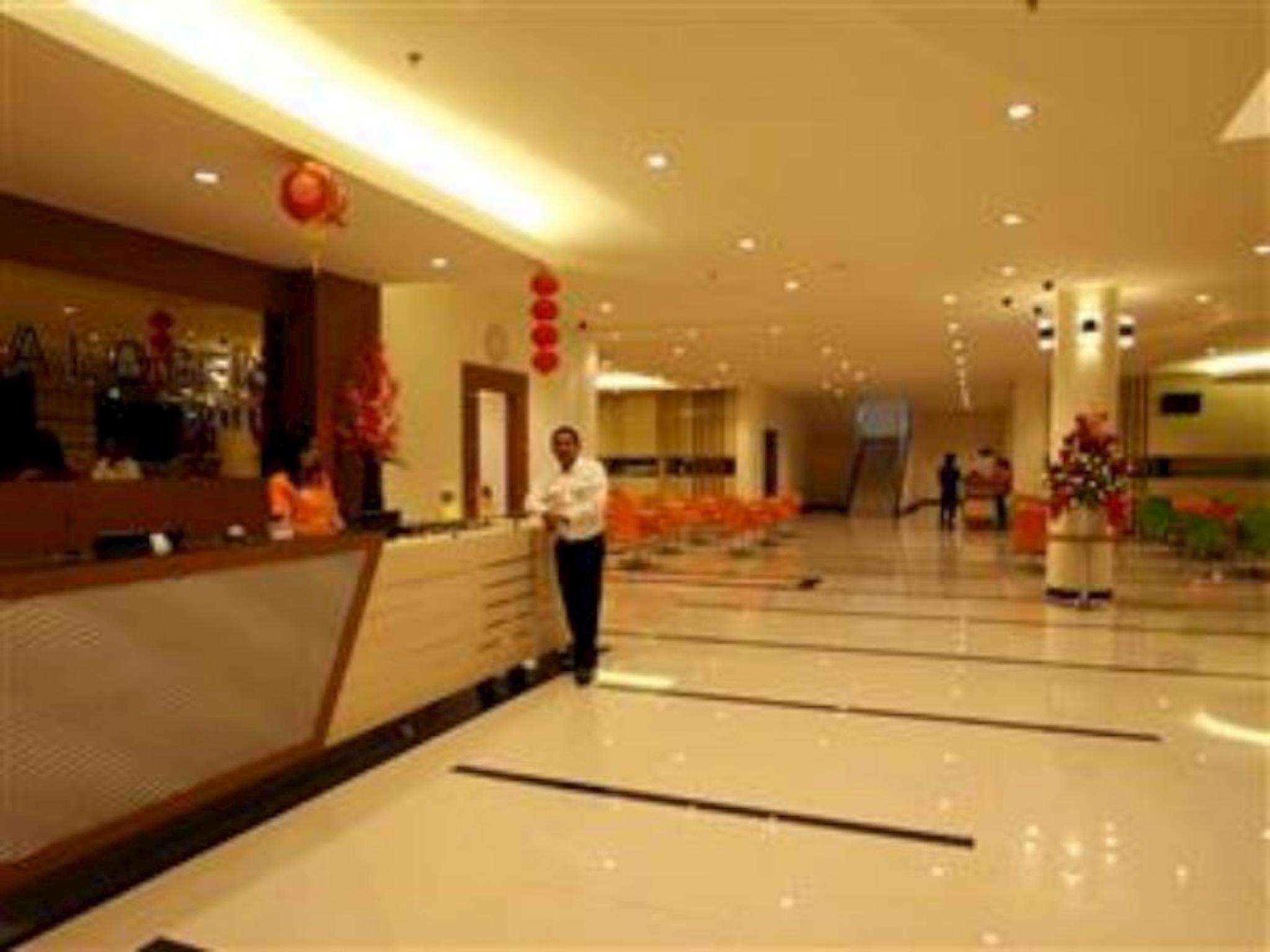 Halogen Hotel 3/20