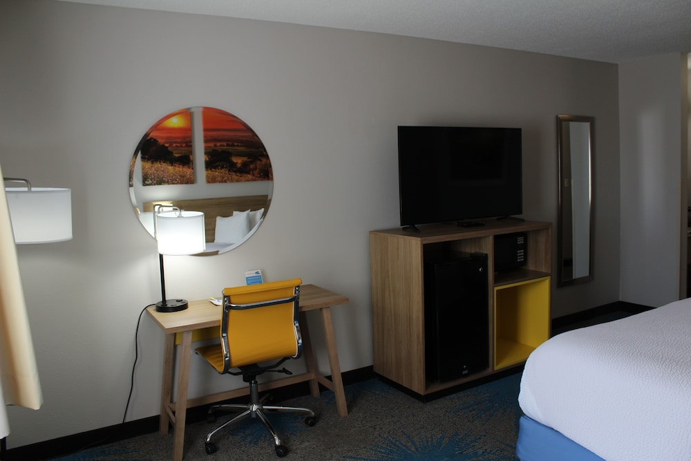 Days Inn by Wyndham Colby 24/32