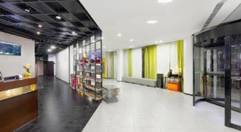 Jinjiang Inn Select (Tianjin Xiaobailou Metro Station) 24/54