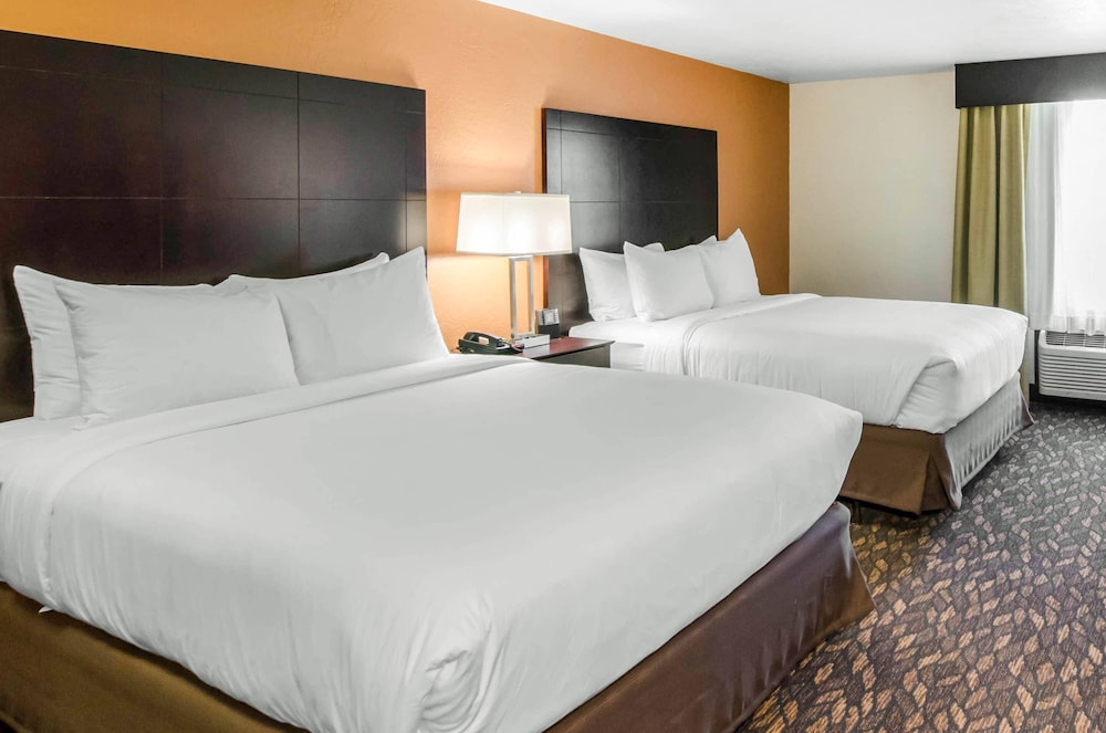 Comfort Inn & Suites Ashland, OR 7/40