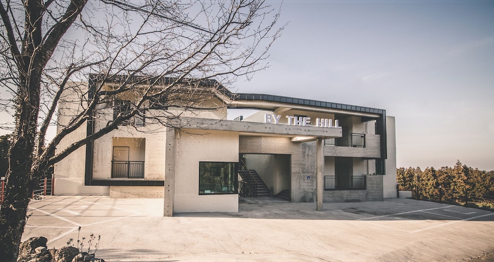 Jeju By The Hill Pension 3/32