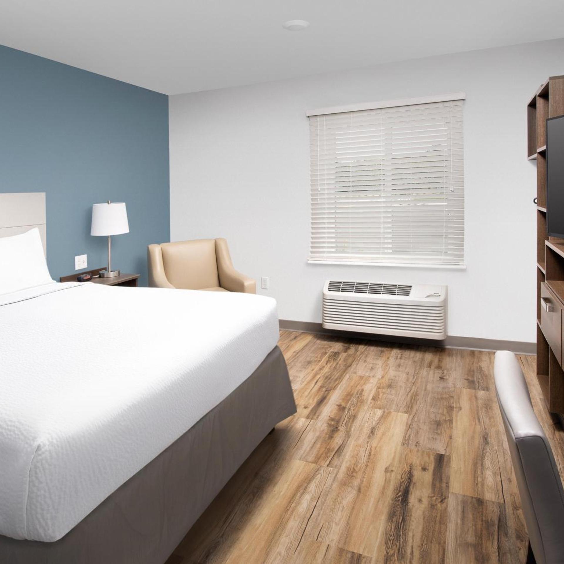 Standard, Queen Bed