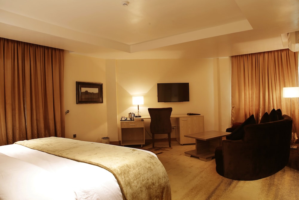 Bon Hotel Elvis 11/50