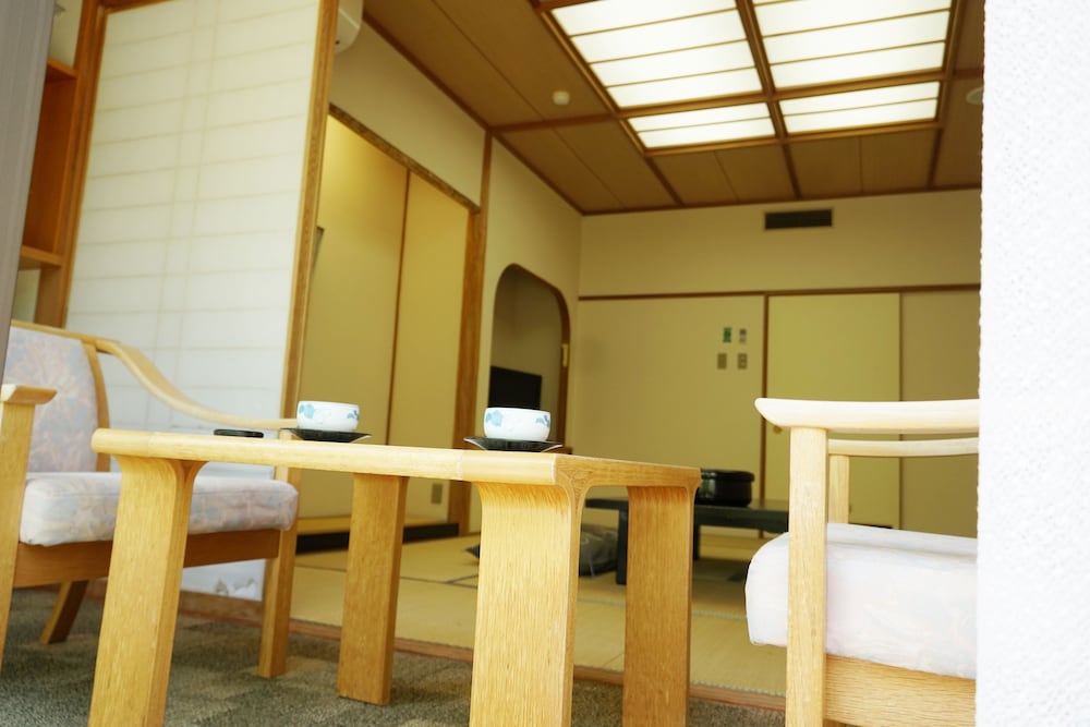 HOTEL BLANCVERT NASU 57/71