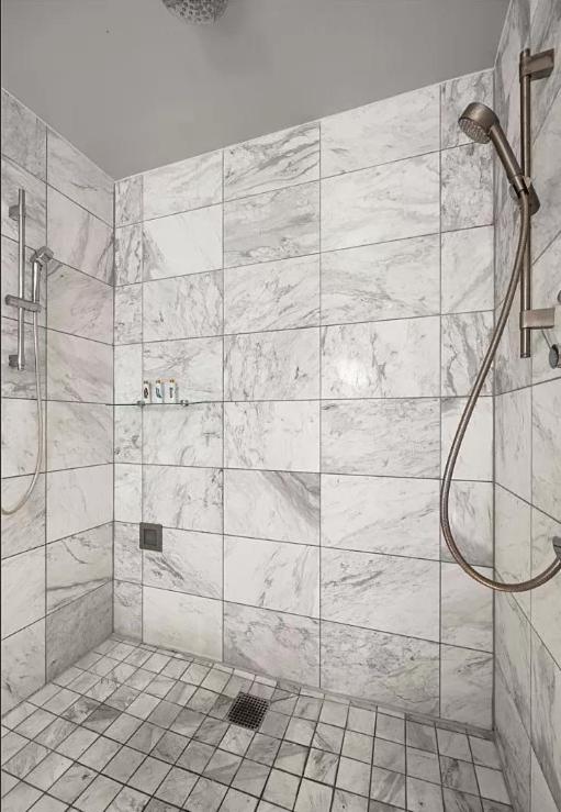 Luxury Hotel Suite With Private Strip View Balcony 13/13