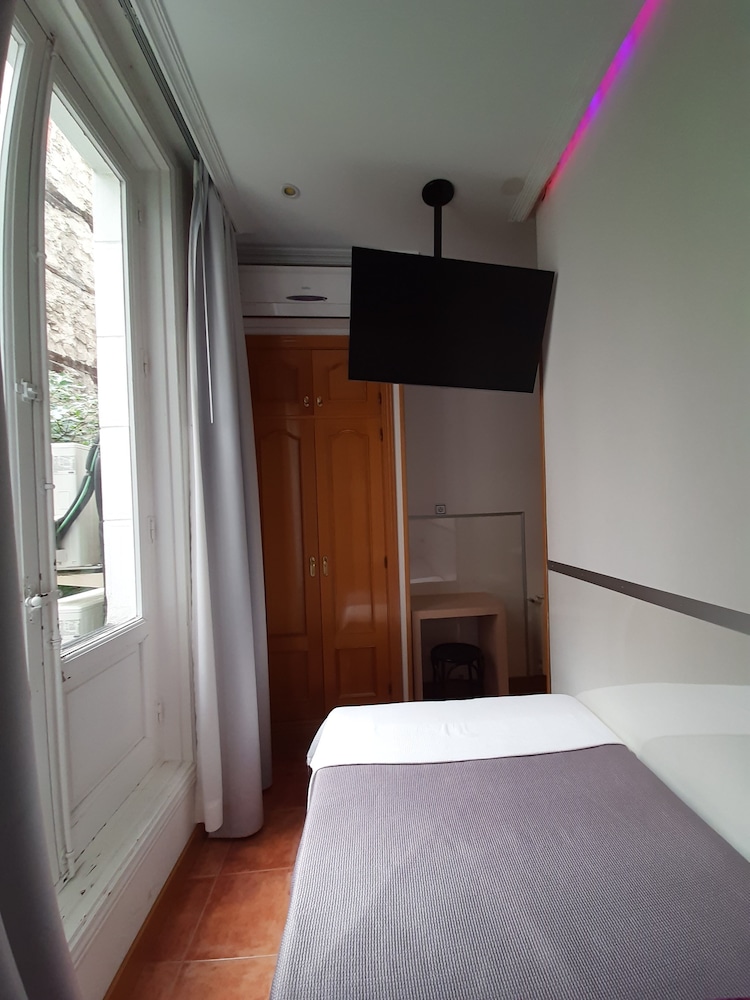 Hostal Las Fuentes 8/66