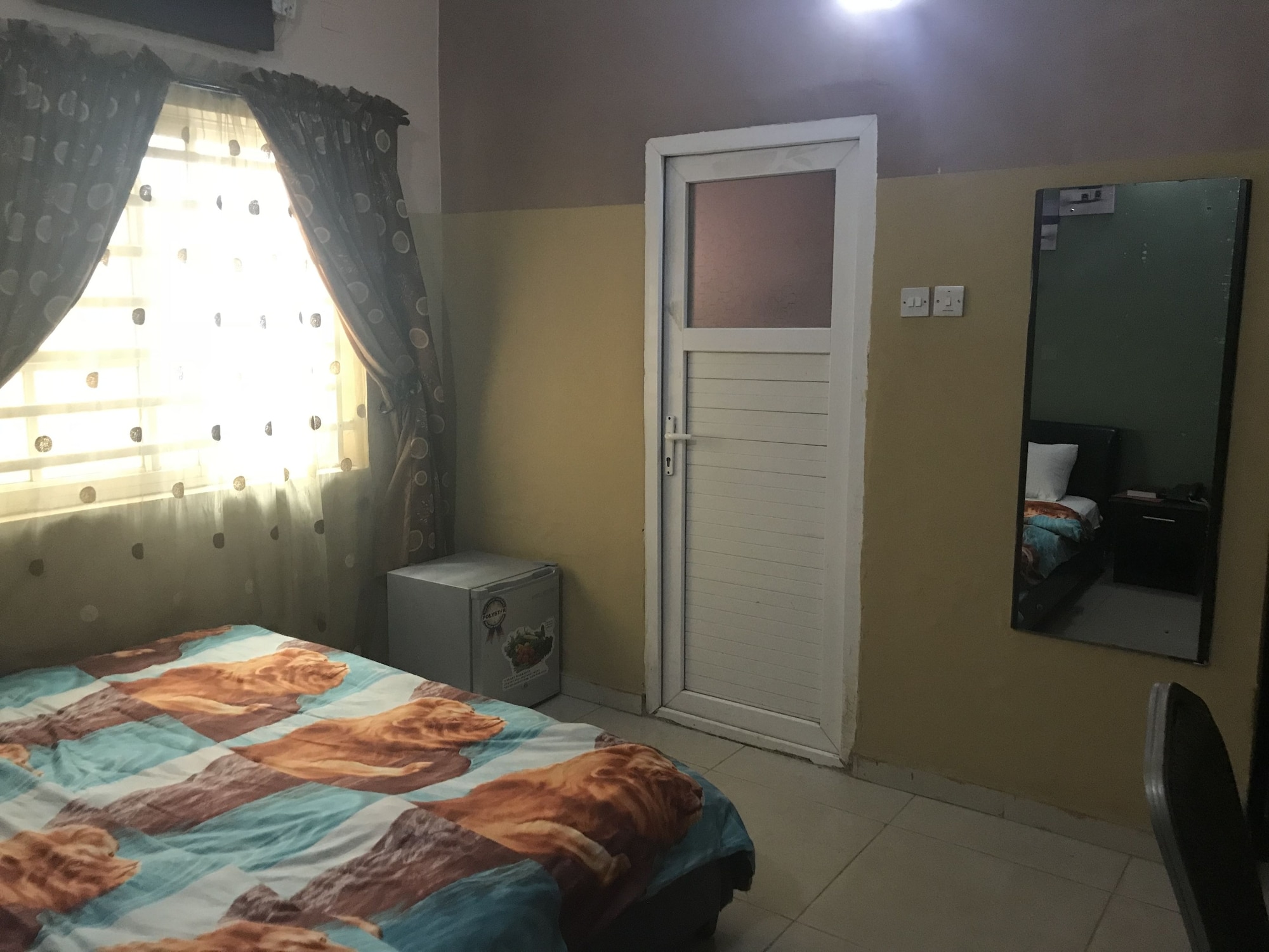غرفة تنفيذية بسرير كوين، Richmond Hills Suites 2/5