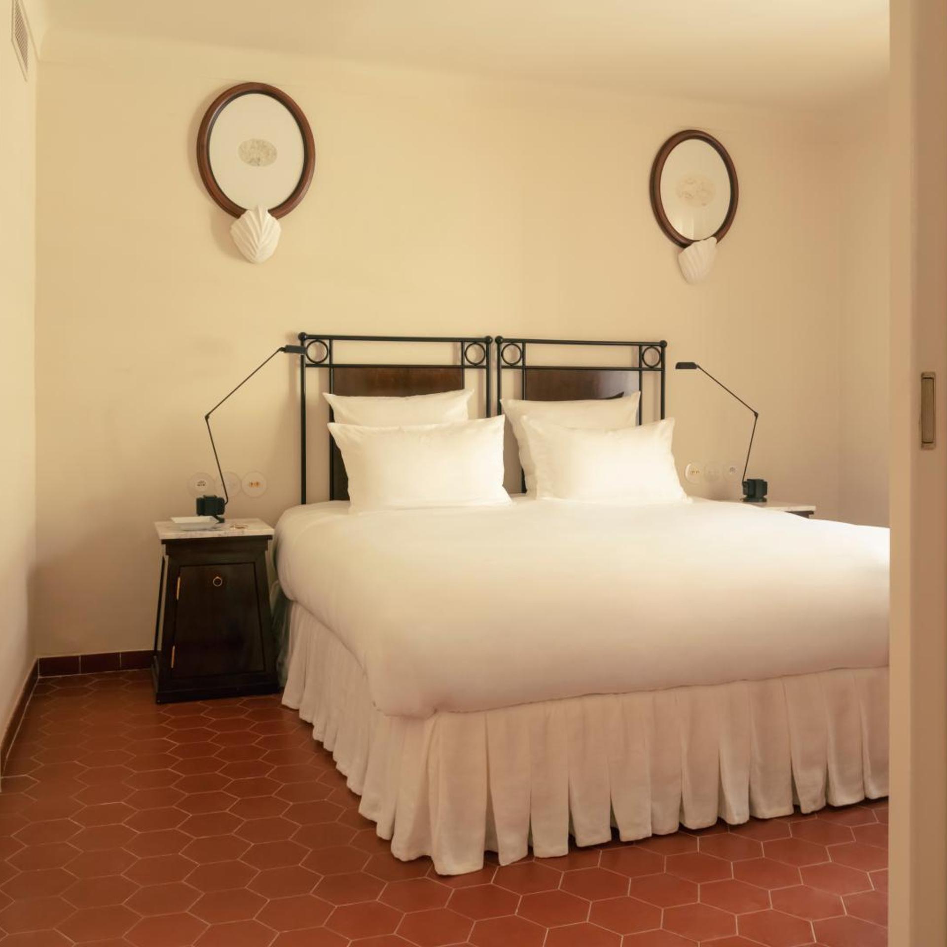 DELUXE, SUITE