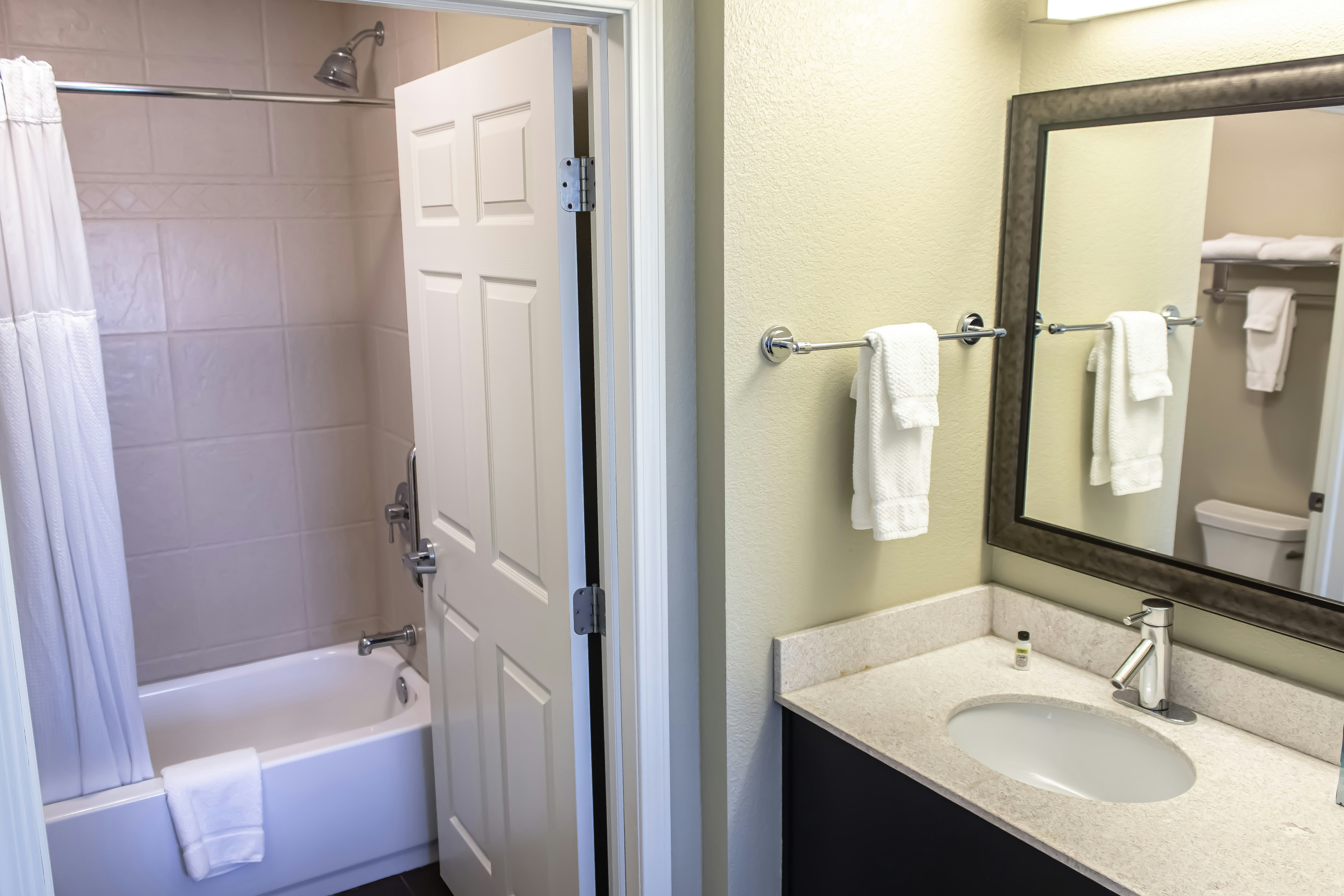 Staybridge Suites Minot 62/62