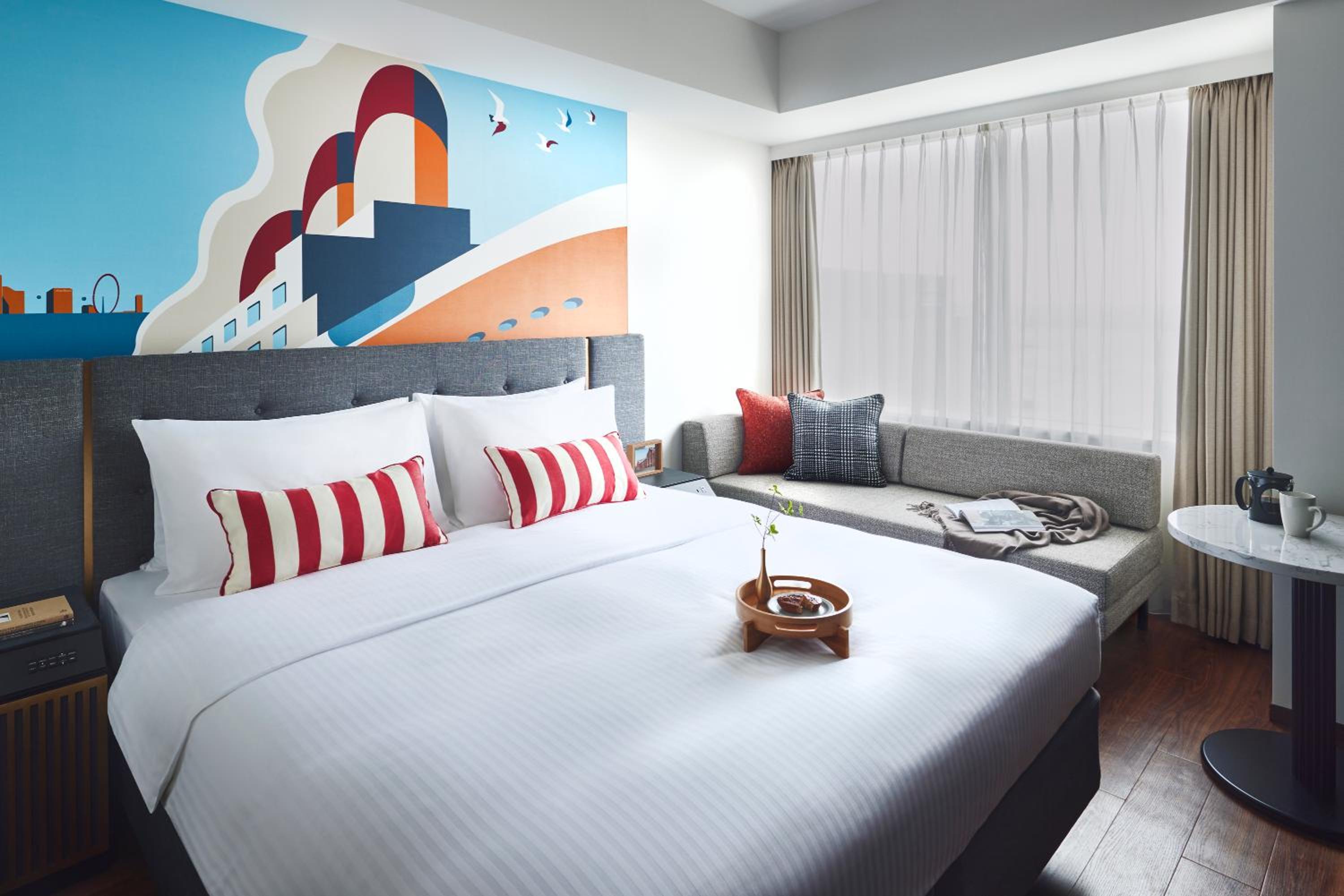 Executive, Queen Bed