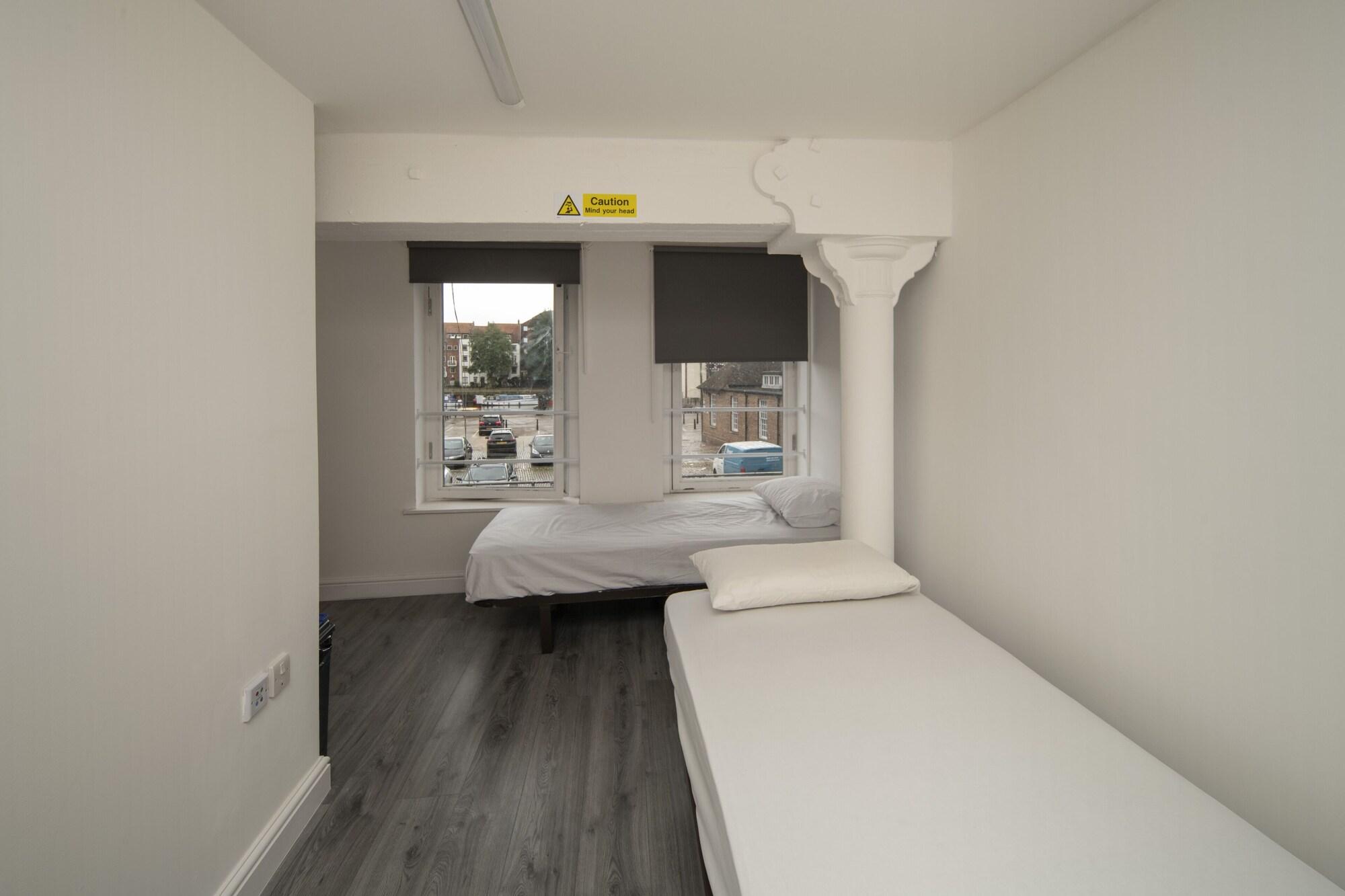 OYO Harbourside Hostel Bristol 28/39