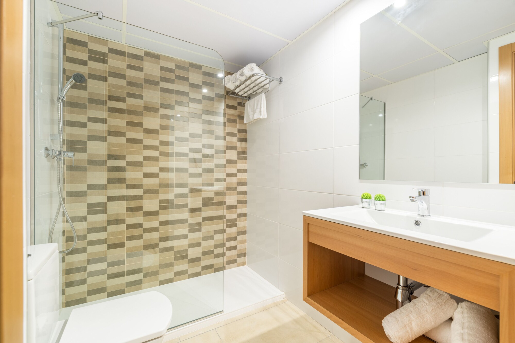 2 BEDROOMS, APARTMENT