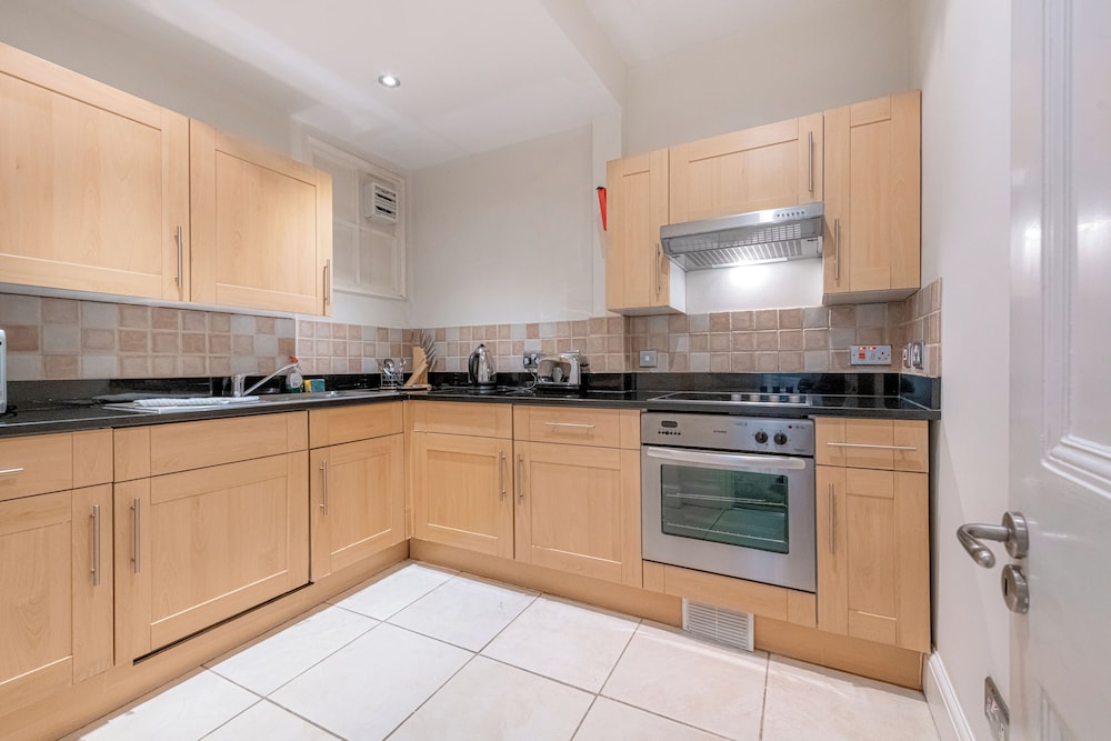 17 Hertford Street 15/42
