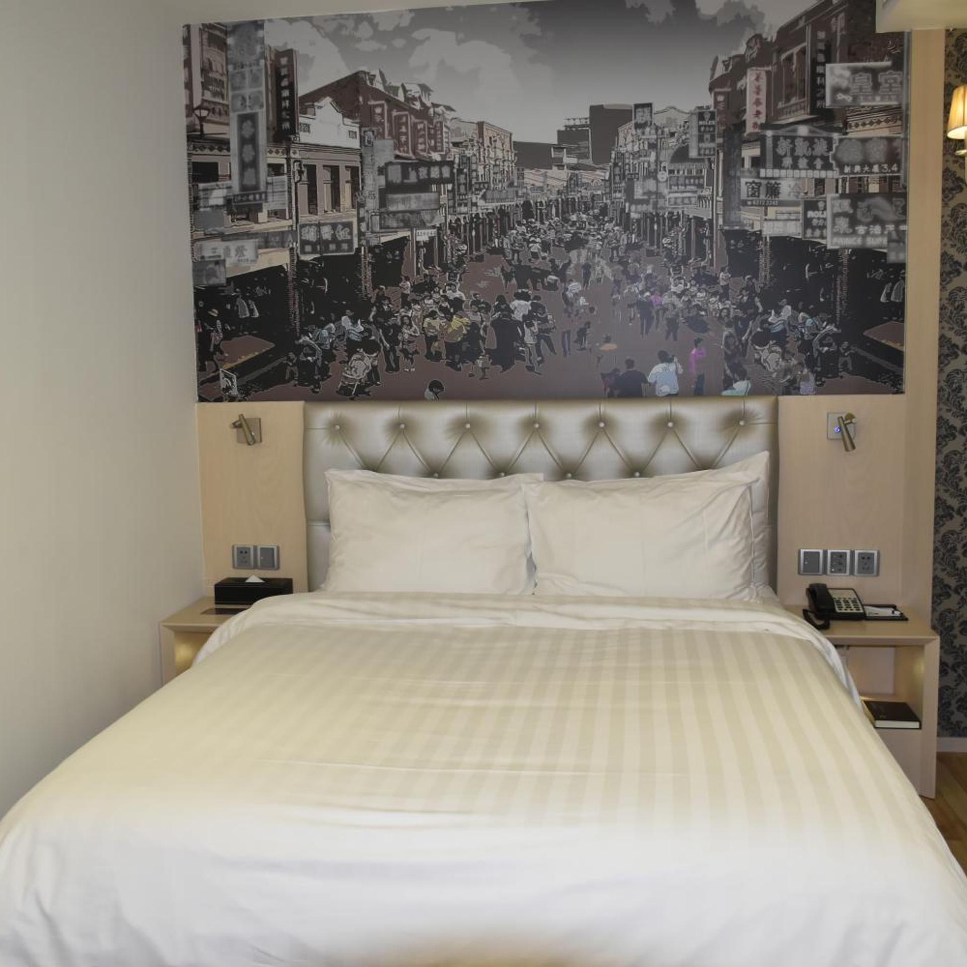 Room, Double Bed, No Window