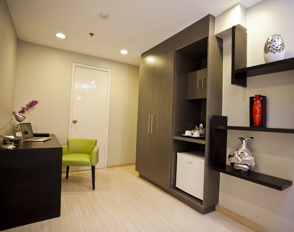 The Exchange Regency Residence Hotel 32/66