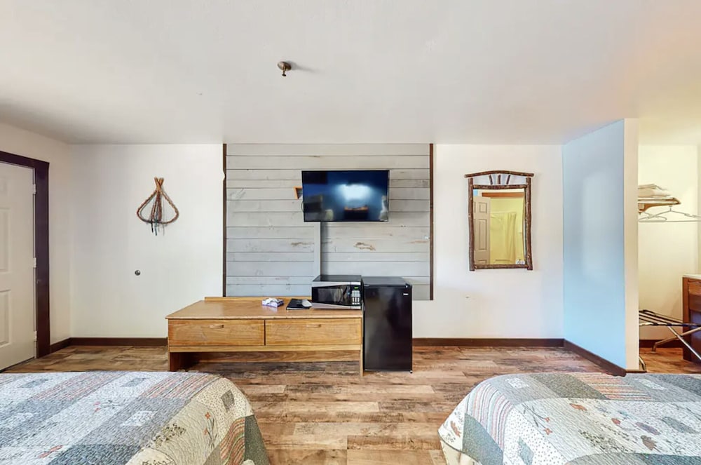 White Wing Lodge 7/30