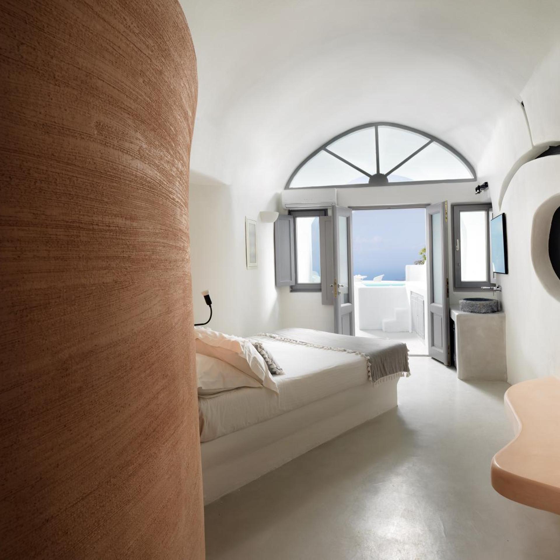 Interior, Villa, Caldera View, Outdoor Jetted Tub, with Pool