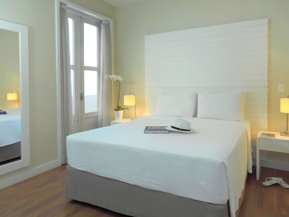EXECUTIVE, DOUBLE BED, PARTIAL SEA VIEW