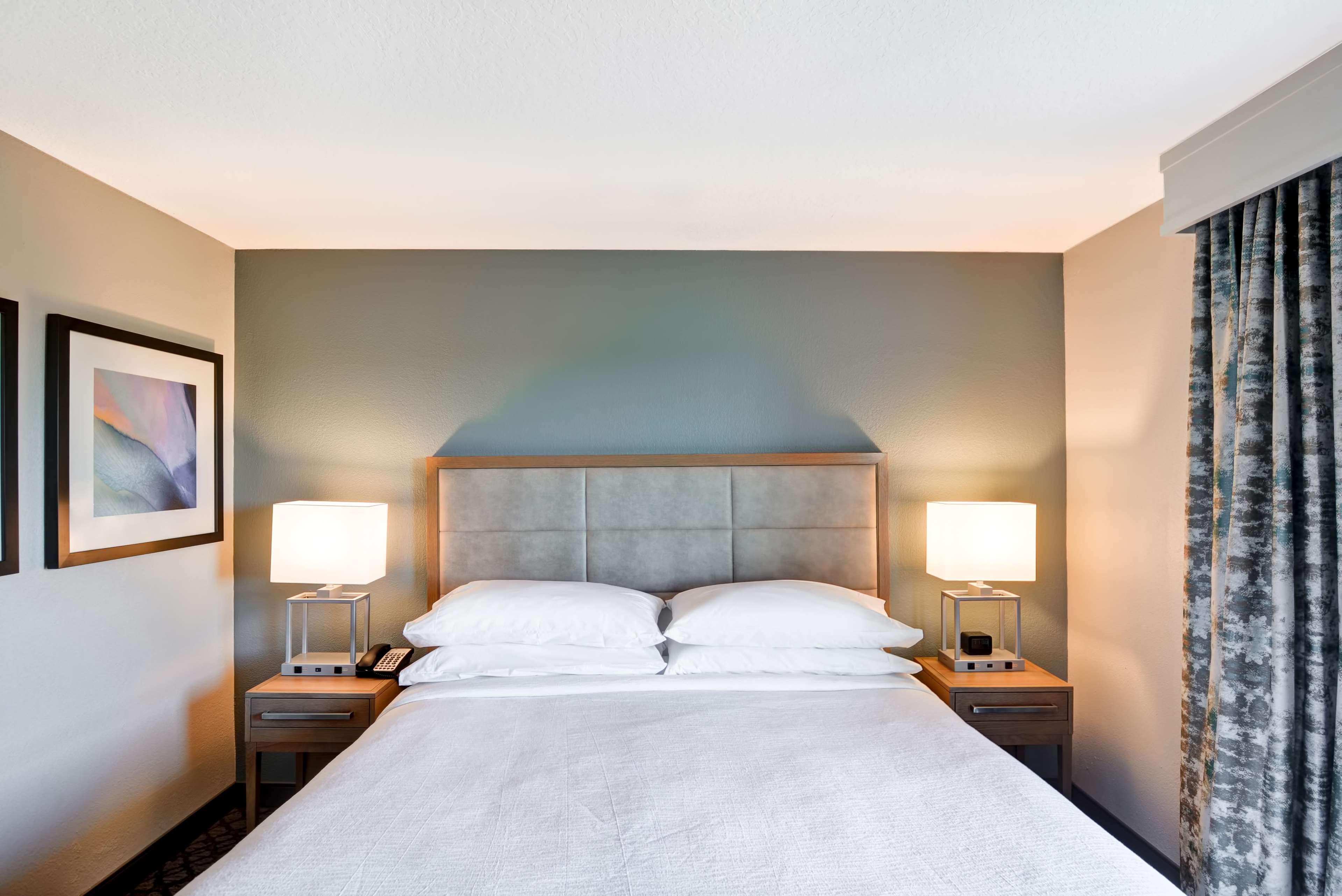 PREMIUM, SUITE, KING BED, ACCESSIBLE