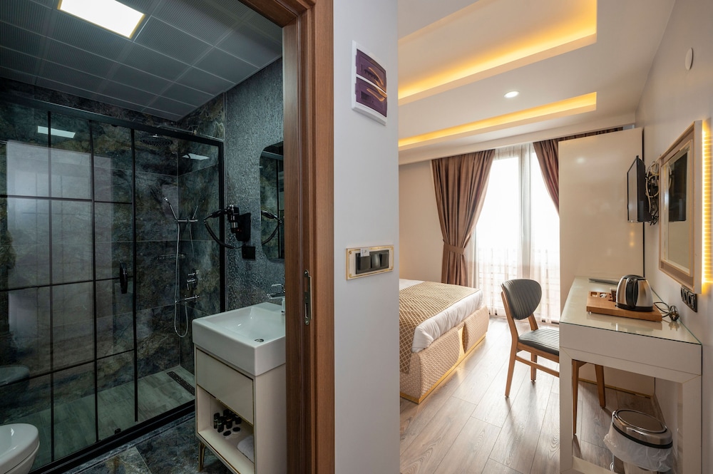 Luxury Airport Hotel 48/48