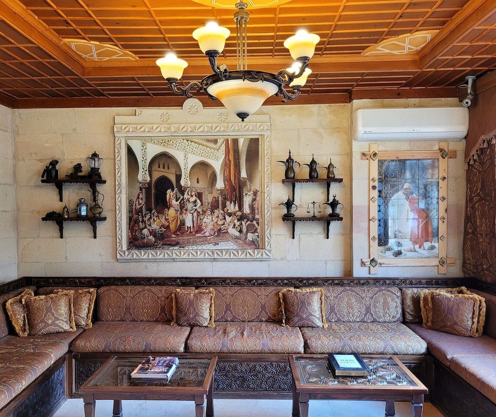 Saruhan Hotel 39/57