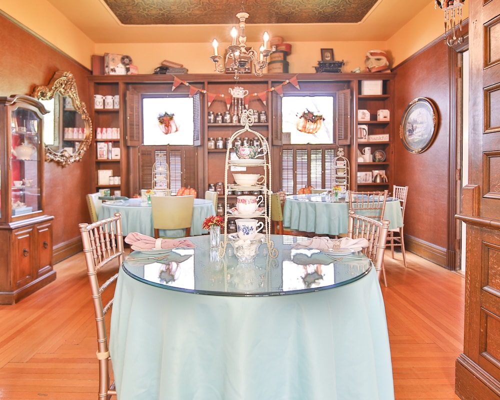 Mathis House, A Victorian Bed & Breakfast and Tea Room at 600 Main 37/50