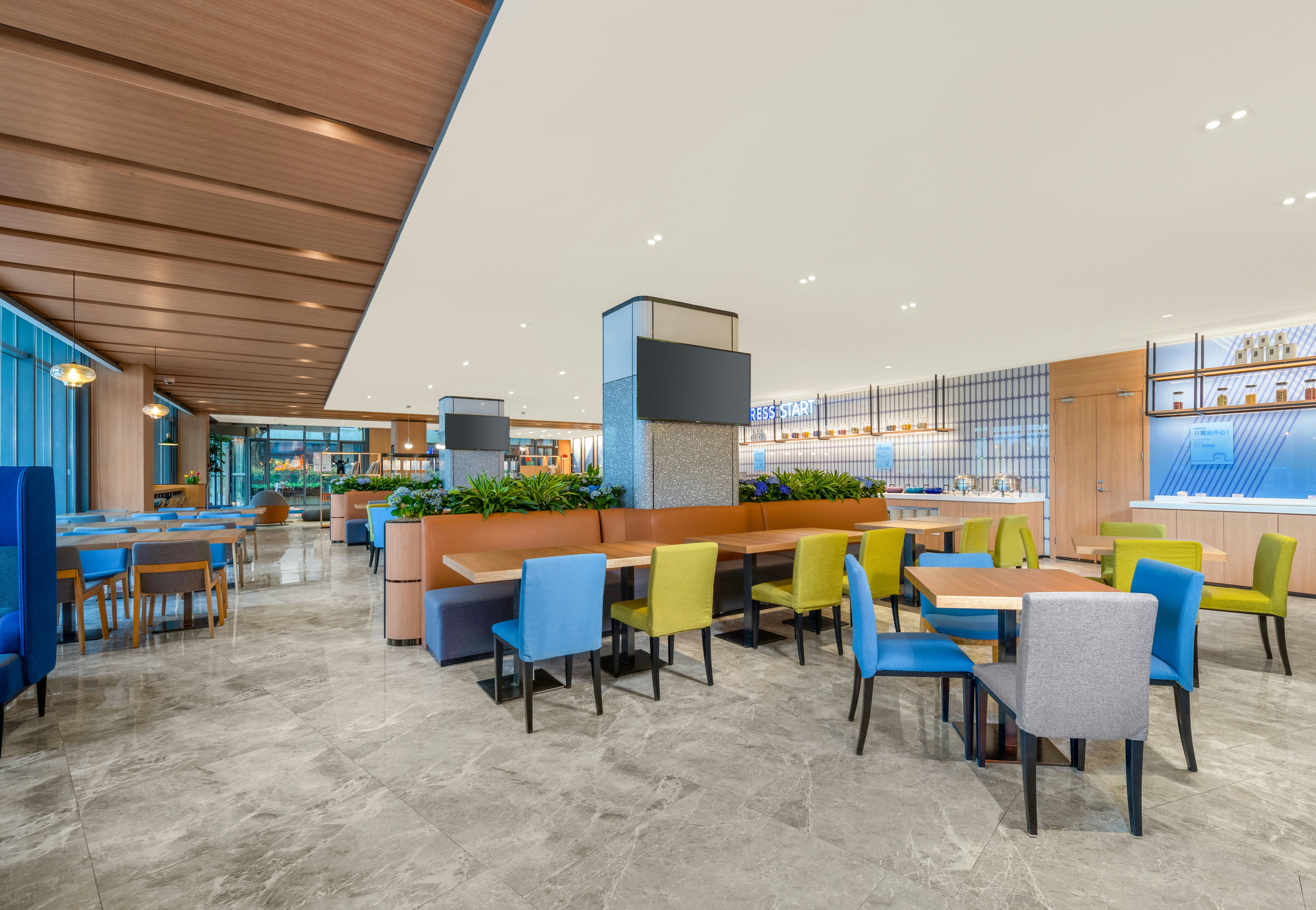 HOLIDAY INN EXPRESS SHANGHAI PUJIANG 24/43
