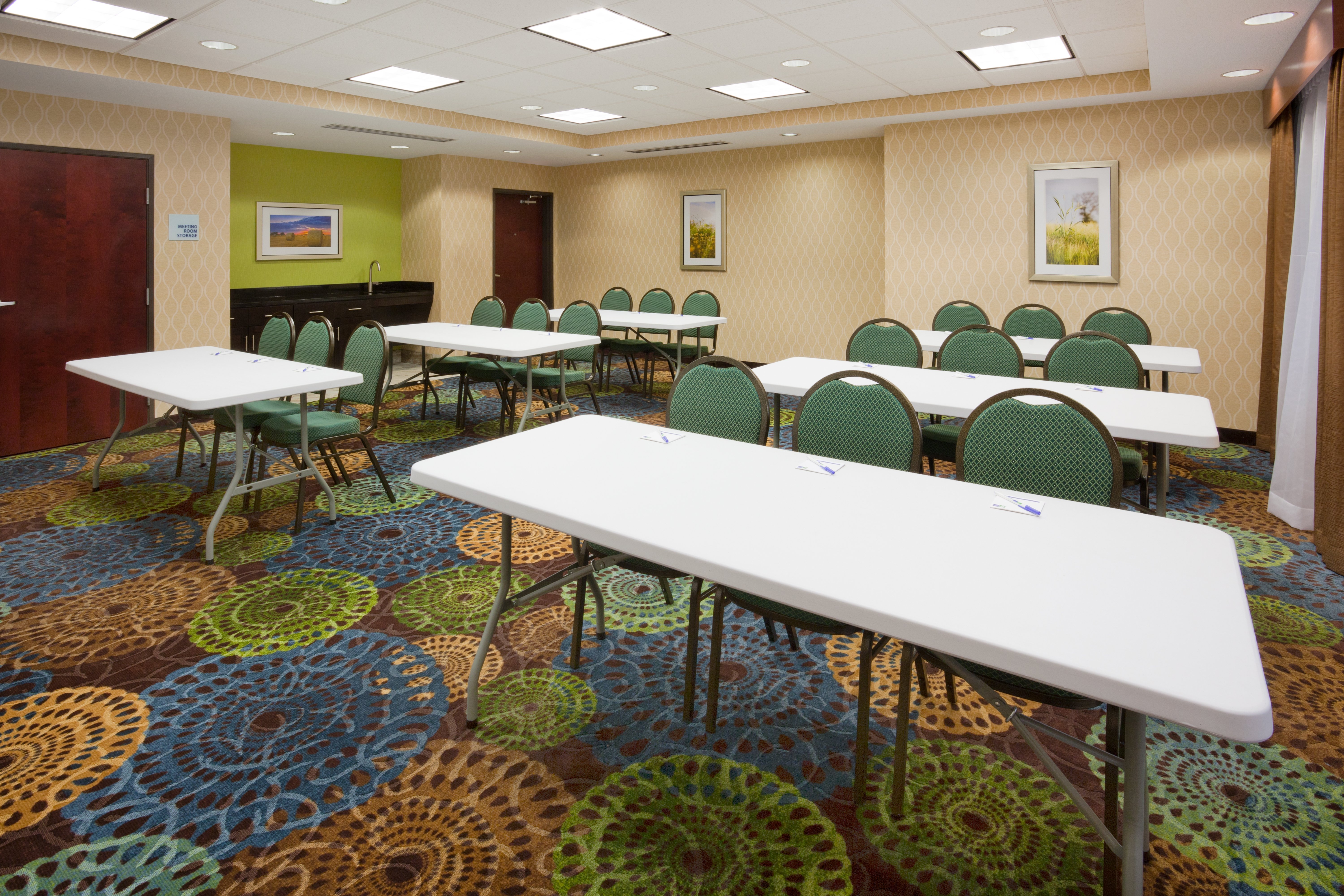 Holiday Inn Express & Suites Davenport, an IHG Hotel 25/26