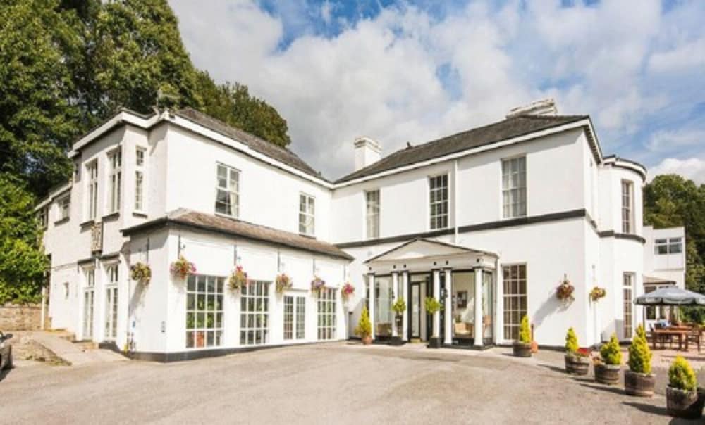 The Manor Hotel 49/53