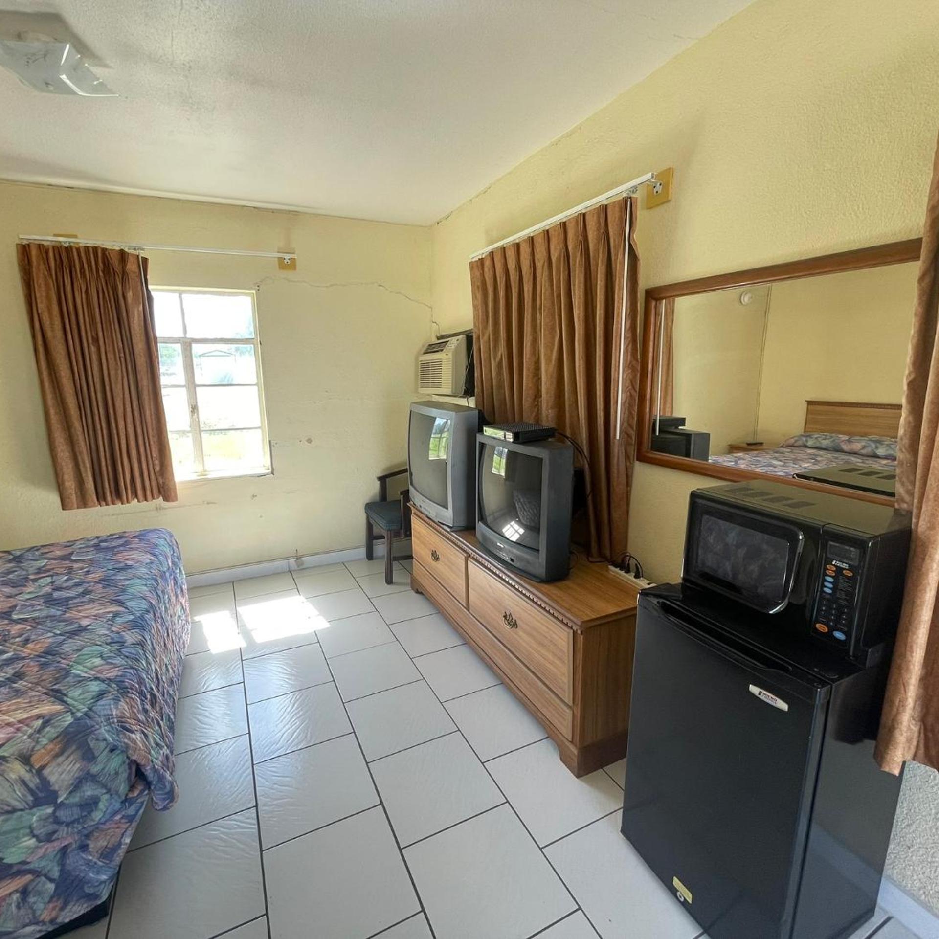 Bel-Air Motel 2/23