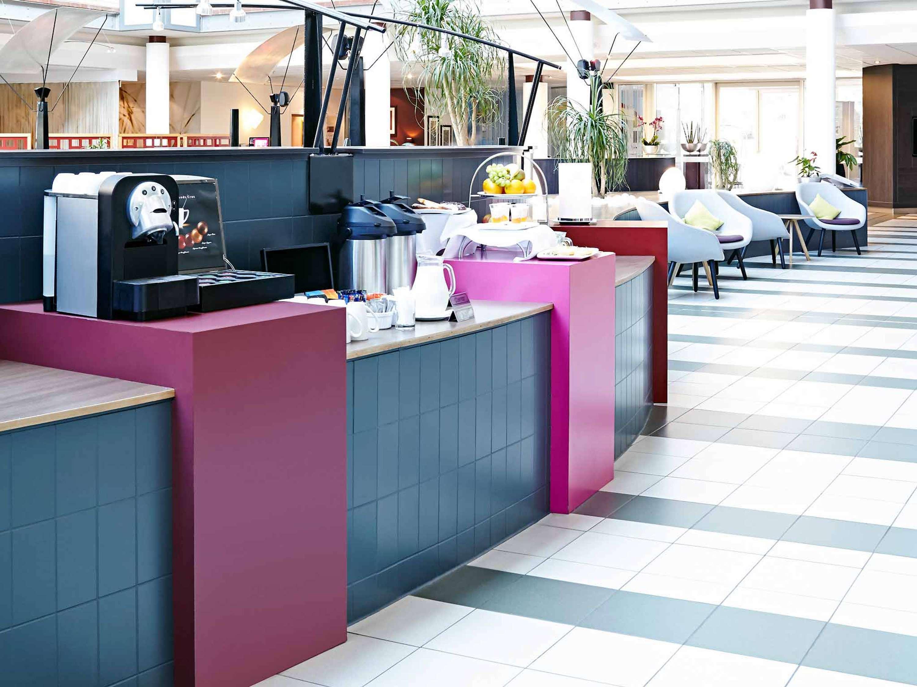 Novotel London Heathrow Airport - M4 Jct 4 Hotel 7/50