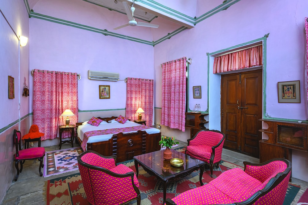 The Piramal Haveli (20th Century; Shekhavati, Rajasthan) 23/39