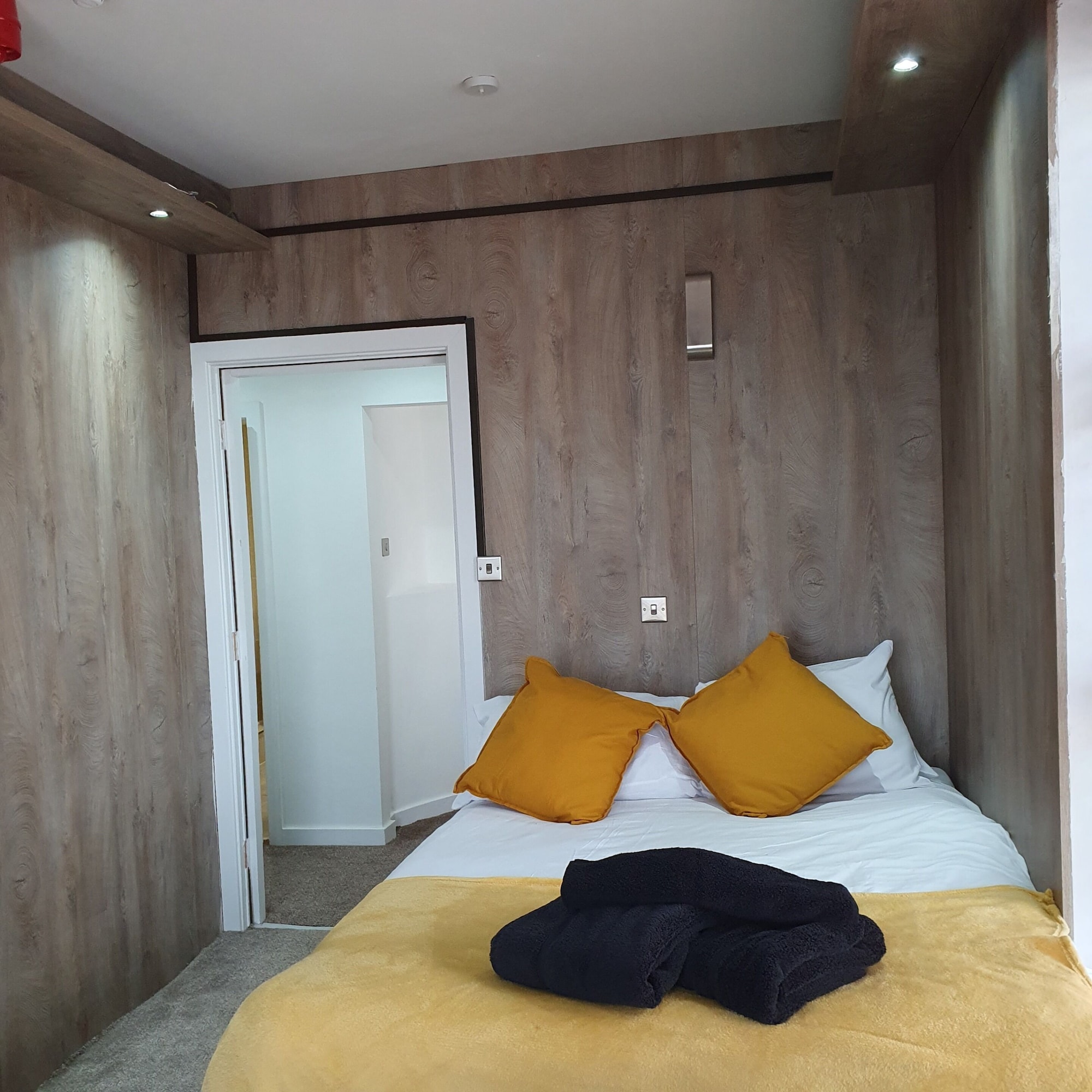 DELUXE, TRIPLE, SEA VIEW