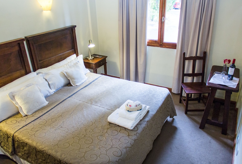 ROOM, DOUBLE BED