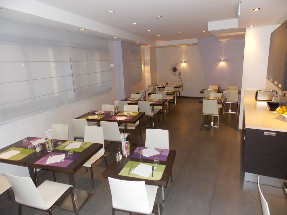restaurant cafeteria